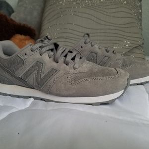 New Balance 696 Shoes